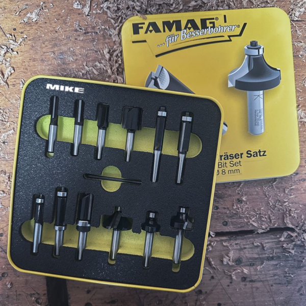 Bộ mũi router FAMAG 3381.884 gồm 8 mũi phay dòng họ 3381