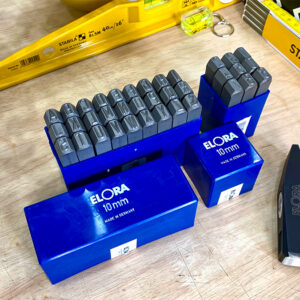 Bộ đục chữ ELORA 400B có nhiều cỡ chữ từ 2mm đến 20mm, người dùng chọn mã sản phẩm theo kích thước dấu cần thiết – ví dụ: 400B-6 cho ký tự 6mm.