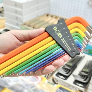 Bộ lục giác đầu bi ELORA 159SKUC đầu bi cho phép thao tác nghiêng tối đa 30°.