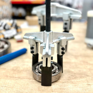 Cảo 3 chấu ELORA 327K đổi chiều móc dùng cho kiểu kẹp ngoài hoặc kẹp trong.