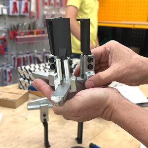 Cảo 3 chấu ELORA 327K có độ mở ngàm 20–200 mm, đáp ứng tháo vòng bi, bạc đạn, bánh răng.