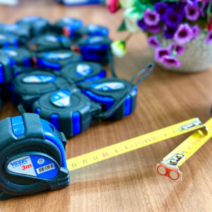 Đầu nam châm thước cuộn 3m sợi thép Vogel Germany 141003 gắn ba rivet bền, đo ổn định trên kim loại.