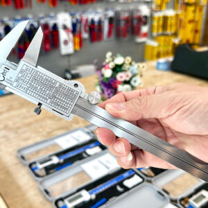 Thước kẹp điện tử Vogel Germany 202043-3 hỗ trợ truyền dữ liệu mini USB và lắp núm lăn tháo rời theo yêu cầu.