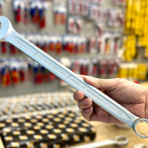 Cờ lê vòng miệng ELORA 203XL phù hợp lắp ráp kết cấu thép, bảo trì máy móc hạng nặng, yêu cầu lực siết cao.