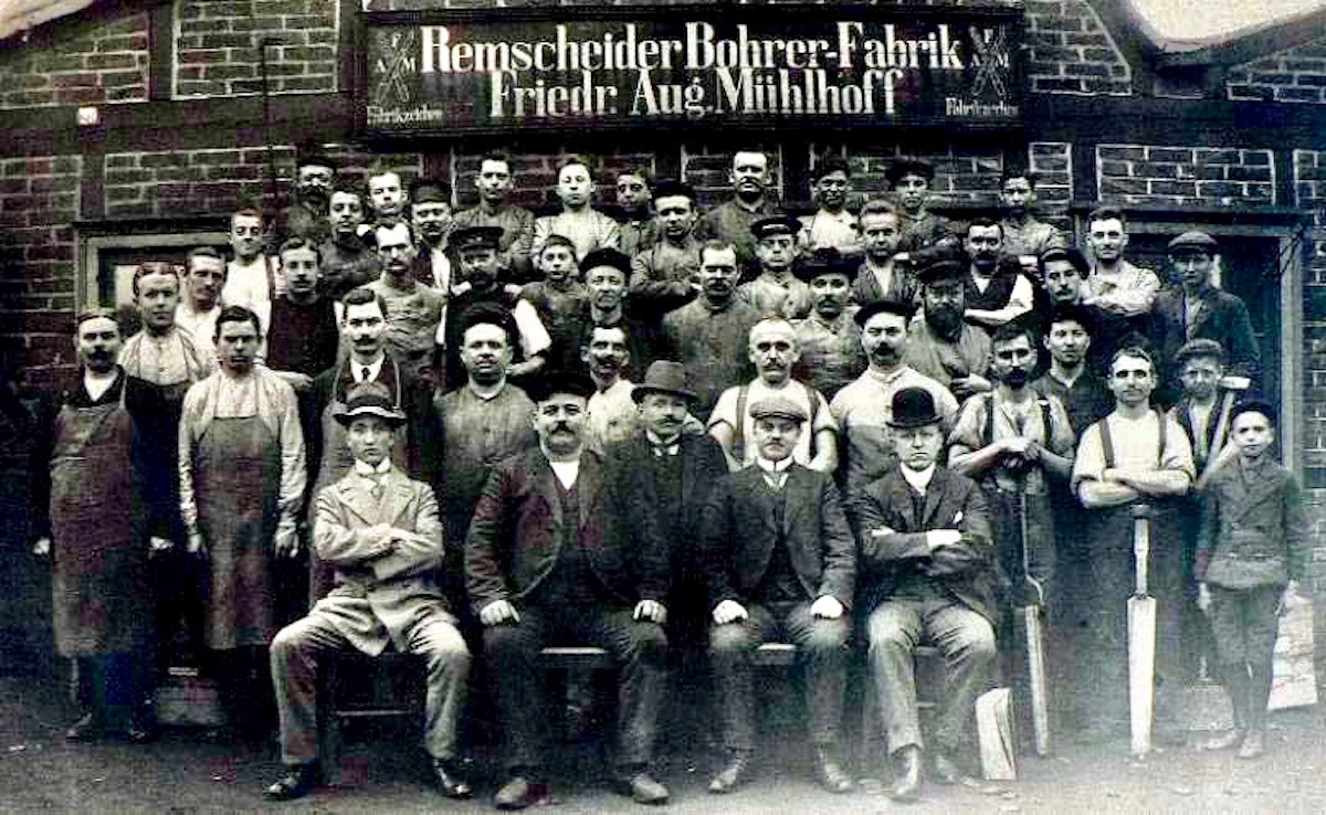 Các thành viên trong FAMAG Germany vào năm 1912