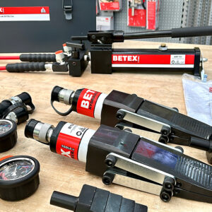 Đầu nêm thủy lực BETEX 25TLS tạo lực 25 tấn ở áp suất vận hành 700 bar cho nâng tách công nghiệp.