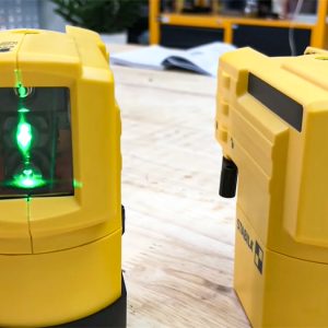 Máy cân bằng tia laser STABILA LAX 50 có cấp bảo vệ IP53, chống bụi và phun nước, hoạt động hiệu quả trong môi trường xây dựng khắc nghiệt.