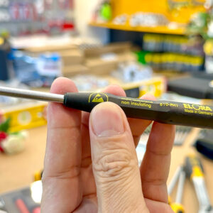 Cán lục lăng phân đoạn của Tua vít bake chống tĩnh điện ELORA 610-PH ESD hỗ trợ xoay vi chỉnh bằng hai ngón tay.