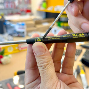 Thiết kế núm xoay giúp Tua vít bake chống tĩnh điện ELORA 610-PH ESD duy trì lực ép trục khi thao tác vít nhỏ.