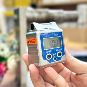 Thước đo góc nghiêng Vogel Germany 320011 có nam châm đáy, bọt thủy tích hợp, thao tác zero và ABS linh hoạt.