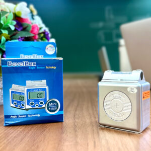 Thước đo góc nghiêng Vogel Germany 320011 dùng pin CR2032, có hộp bảo quản, hướng dẫn sử dụng, chức năng giữ dữ liệu khi đo.