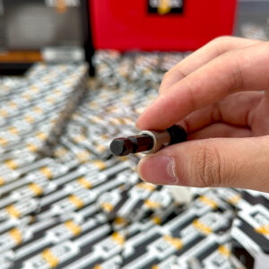 Đầu nối lục giác ELORA 3428 tích hợp hệ thống kẹp và nhả nhanh, cho phép thay bit linh hoạt mà không cần dùng thêm công cụ, rút ngắn thời gian thi công kỹ thuật.