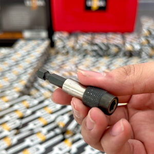 Đầu nối lục giác ELORA 3428 có chuôi cái theo tiêu chuẩn DIN 3126 D 6,3, cho khả năng tương thích cao với máy bắn vít và các thiết bị cầm tay trong ngành cơ khí.