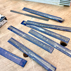 Khối lượng 10 g giúp Giũa tiếp điểm bugi ELORA 249 dễ kiểm soát lực khi xử lý tiếp điểm đánh lửa.