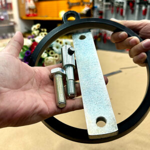 Phụ kiện đế xoay cho ê tô để bàn ELORA 1495D xoay 360°, hỗ trợ điều chỉnh hướng thao tác nhanh và ổn định.