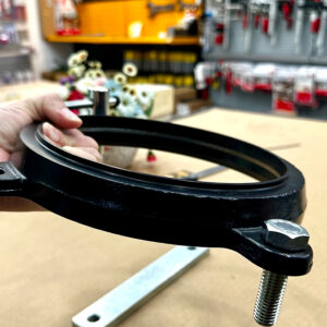 Mặt kẹp phay chính xác giúp phụ kiện đế xoay cho ê tô để bàn ELORA 1495D giữ vững vật liệu khi gia công.