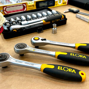 Cơ chế push-through trên Cần tự động ELORA 770-L1Zi yêu cầu thao tác kiểm soát đầu vuông để hạn chế rủi ro thất lạc.