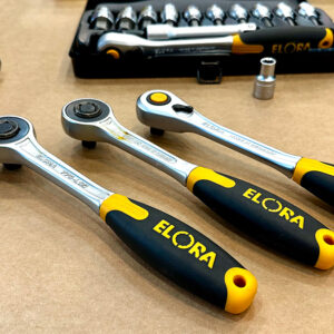 Cần tự động ELORA 770-L1Zi tương thích phụ kiện đạt DIN 3120-A 12,5 và ISO 1174, đảm bảo lắp ghép chính xác.