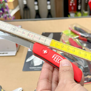 Dao nhíp bỏ túi FELCO 501 gồm lưỡi 75 mm, mở nắp chai, kéo nhỏ, tua-vít và nhíp đầu vát.