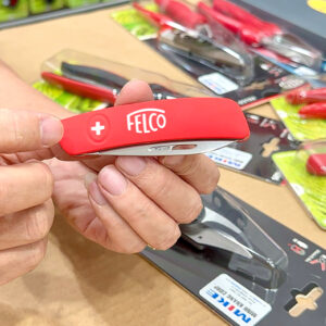 Dao nhíp bỏ túi FELCO 501 có khóa lưỡi nút “+”, ngăn gập ngoài ý muốn khi sử dụng.