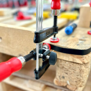 KT5-1CP nặng 0.35 kg, trong khi phiên bản KT5-2 đạt 0.58 kg cho thao tác vững.