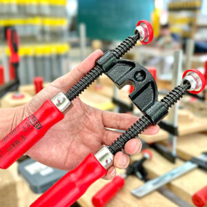 Bảo dưỡng cần làm sạch ray, vệ sinh bụi bẩn và tra dầu trục vít theo định kỳ sử dụng.