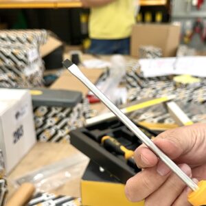 Bộ tua vít 6 cây ELORA MS-39 có lưỡi mạ chrome satin, đầu màu kim loại súng chống gỉ.