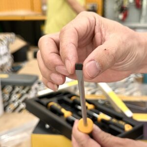 Tay cầm Bộ tua vít 6 cây ELORA MS-39 chuẩn QUATROLIT®-2C, đúc hai thành phần, chống trượt.