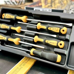 Bộ tua vít 6 cây ELORA MS-39 gồm 4 đầu dẹt và 2 đầu Pozidriv PZ1, PZ2.