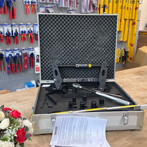 Equalizer SG11TM được đóng vali nhựa cứng, thuận tiện vận chuyển và bảo trì đường ống nhanh.