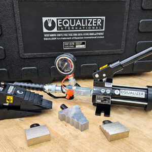 Equalizer SW15TESTD có trọng lượng 19.5 kg, đóng gói trong vali riêng 920×520×210 mm, dễ di chuyển và bảo quản.