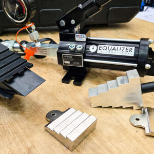 Bộ Equalizer SW15TESTD có hành trình chèn 290–328 mm, điểm mỏng nhất 6 mm, phù hợp khe hẹp chính xác.