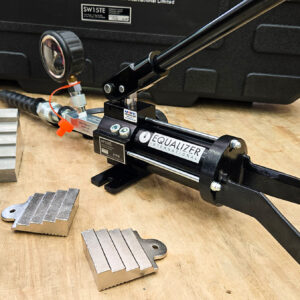 Equalizer SW15TESTD kèm hướng dẫn sử dụng chi tiết, giúp vận hành đúng kỹ thuật, bảo đảm độ bền và tuổi thọ thiết bị.