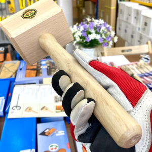 Bề mặt gỗ trăn trên Búa vồ gỗ trăn Kirschen 6160 được bào nhẵn, vát mép, giảm mài mòn dụng cụ gõ.