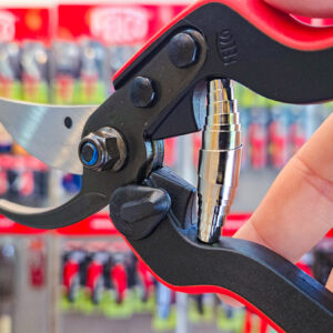 Sản xuất tại Thụy Sĩ bằng năng lượng tái tạo, Kéo cắt cành FELCO 160L thể hiện định hướng kỹ thuật bền vững và kiểm soát chất lượng nghiêm ngặt.