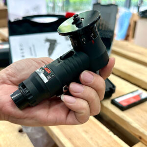 Máy vát mép bằng khí nén EUROBOOR BM45AIR ứng dụng trong đóng tàu, cầu đường, cơ khí chính xác, điện tử.