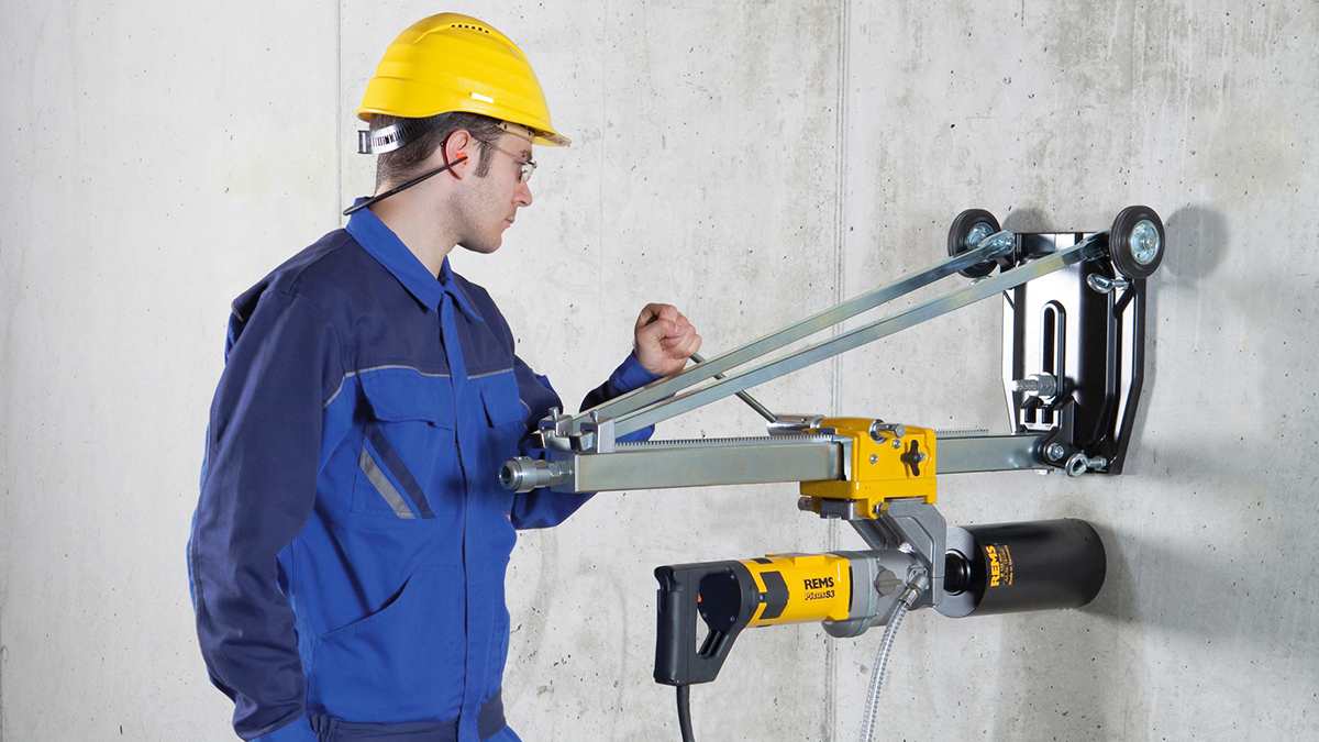 Máy khoan bê tông rút lõi REMS Picus S3 động cơ 2200 W, hộp số 3 tốc độ, bảo vệ quá tải, chống kẹt.