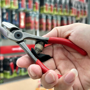 Kìm cắt trái cây FELCO 330 có lưỡi cong HRC 56–58, bề mặt được đánh bóng.