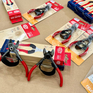 Tay cầm kìm cắt trái cây FELCO 330 phủ nhựa PP đỏ, chống trượt khi cầm nắm.