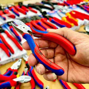 Cắt dây mềm 3.0, trung bình 2.0, thép 1.2; Kìm cắt cạnh Knipex 70 15 110 giữ đường lưỡi ổn.