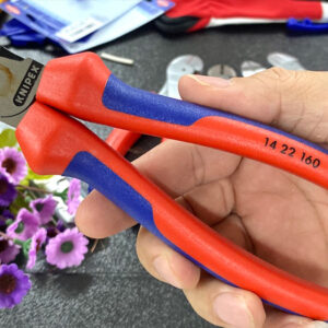 Với lưỡi cắt đạt độ cứng khoảng 60 HRC, Knipex 14 duy trì khả năng cắt chính xác trên dây đồng, nhôm, và dây nhiều lõi trong suốt quá trình sử dụng lâu dài.