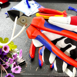 Kìm cắt cạnh Knipex 14 xử lý dây NYM nhiều lõi đến 5 x 2.5 mm² hiệu quả.