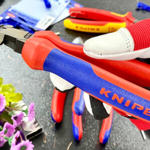 Dải tuốt dây của Knipex 14 gồm 1.5 mm² và 2.5 mm², không làm hư lõi dẫn.