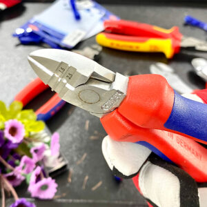 Mẫu Knipex 14 25 160 mạ chrome sáng, không cách điện, chuyên cho môi trường lắp ráp kỹ thuật.