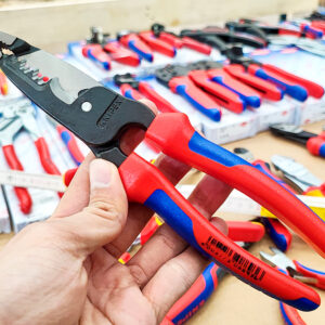 Thân Knipex 13 72 200 ME rèn thép điện vanadi, đảm bảo độ cứng và độ bền lâu dài.