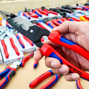 Kìm cắt tuốt đa năng Knipex 13 72 200 ME có lưỡi 60 HRC, cắt dây mềm Ø4,0 mm hiệu quả.