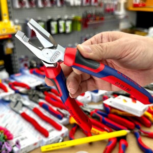 Kìm đa năng đầu bằng Knipex 02 05 180 chế tạo bằng thép hợp kim rèn, tôi dầu nhiều giai đoạn.