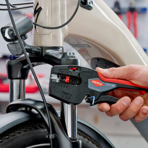 Kìm bấm tuốt dây Knipex 12 72 190 cắt dây mềm đồng/nhôm nhiều sợi tới 10 mm², bề mặt cắt gọn.