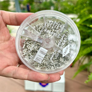 Bộ đầu cos Knipex 97 99 910 gồm 1.900 cos không cách điện, hỗ trợ 5 loại tiết diện từ 0.5 đến 2.5 mm², ứng dụng linh hoạt trong lắp đặt công nghiệp.