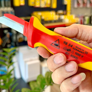 Knipex 98 54 hướng đến thao tác rọc vỏ cáp điện dân dụng và công nghiệp, đảm bảo an toàn điện và hiệu quả vận hành.